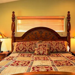 Holiday home 5-star Luxury Tahoe Cabin! Great Location! Pool Table!darts! Poker! Ping Pong! Games!, South Lake Tahoe